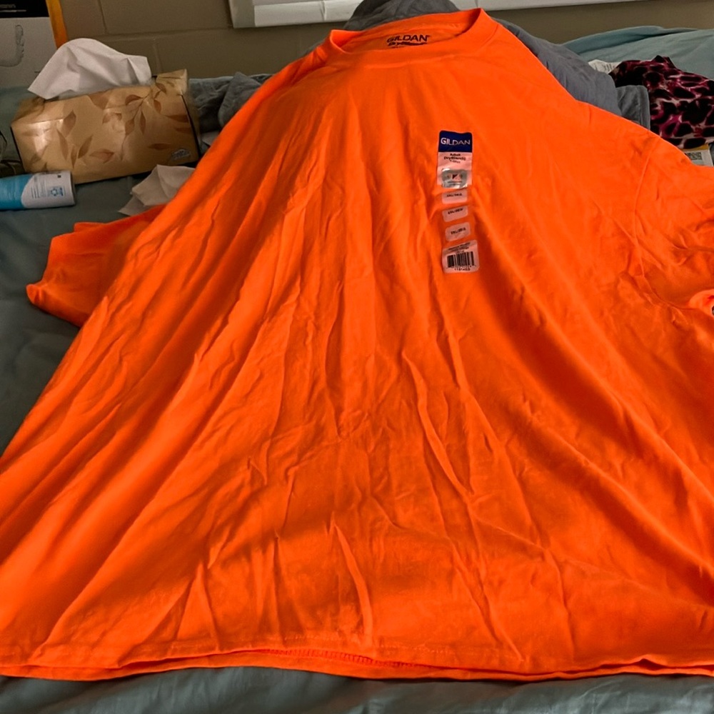 Gildan adult dry blend tee